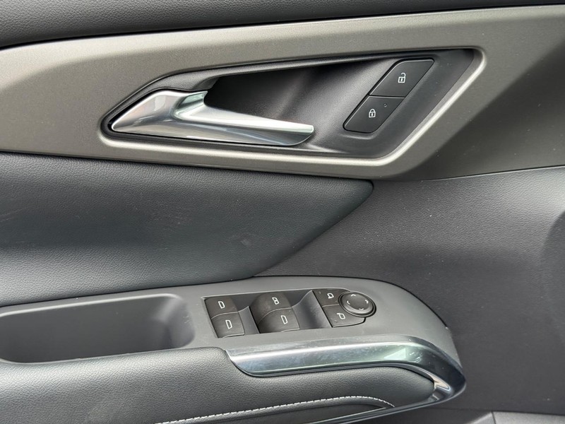 Chevrolet Traverse Vehicle Full-screen Gallery Image 16