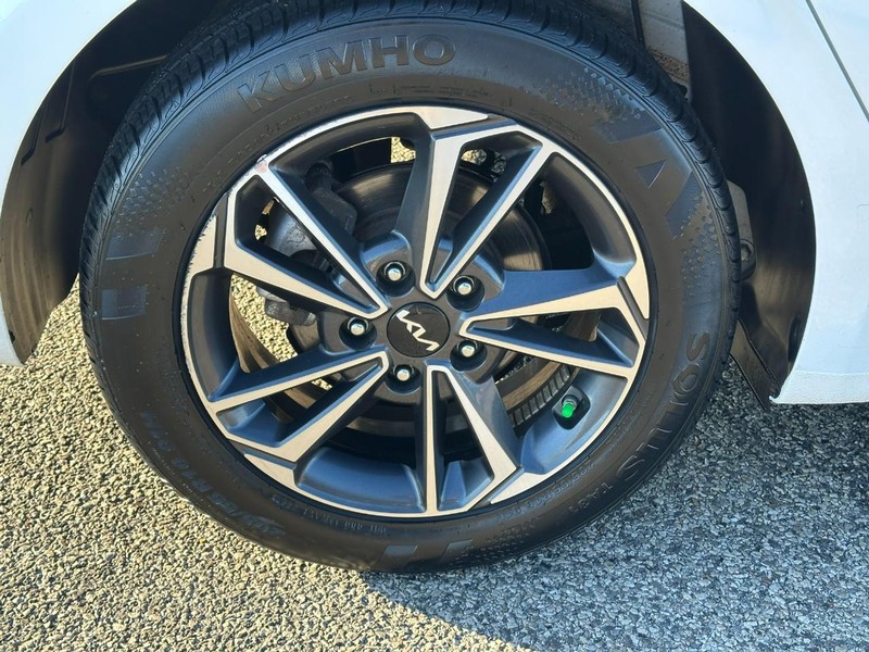 Kia Forte Vehicle Full-screen Gallery Image 6