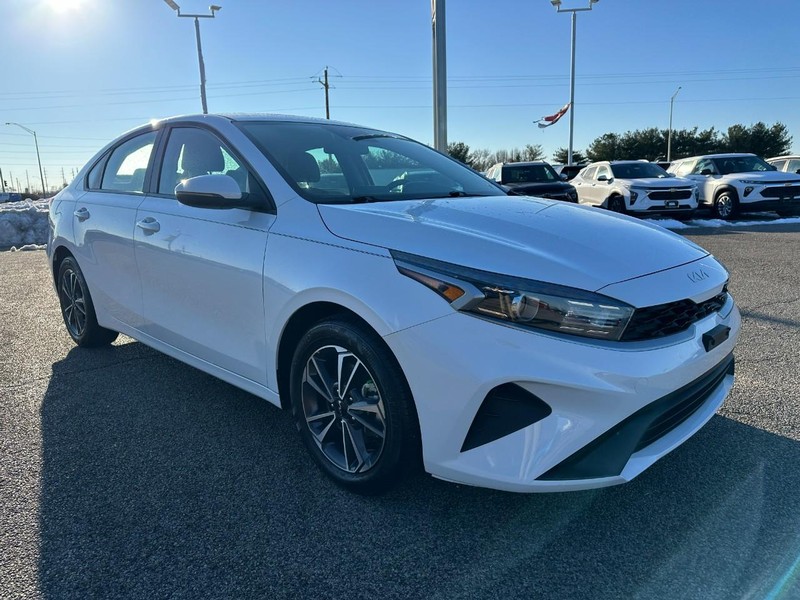 Kia Forte Vehicle Full-screen Gallery Image 7