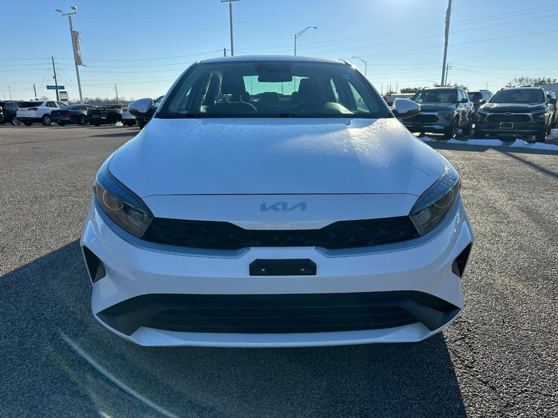 Kia Forte Vehicle Full-screen Gallery Image 8