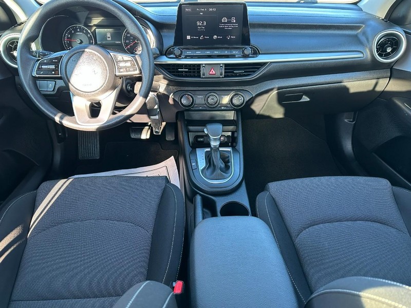 Kia Forte Vehicle Full-screen Gallery Image 10