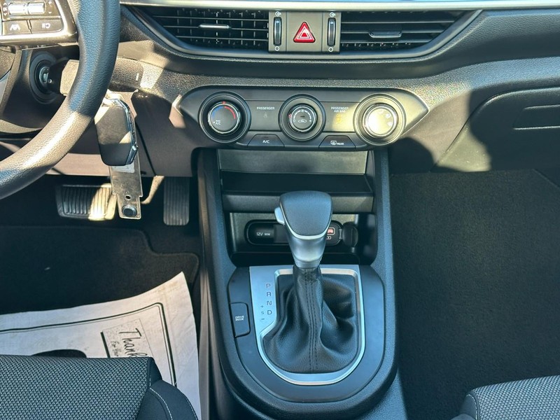 Kia Forte Vehicle Full-screen Gallery Image 13