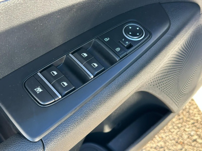 Kia Forte Vehicle Full-screen Gallery Image 15