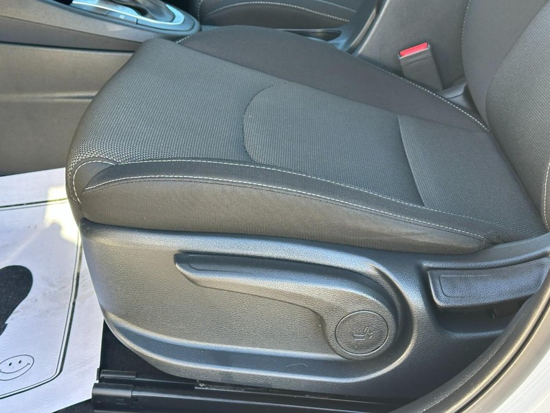 Kia Forte Vehicle Full-screen Gallery Image 16