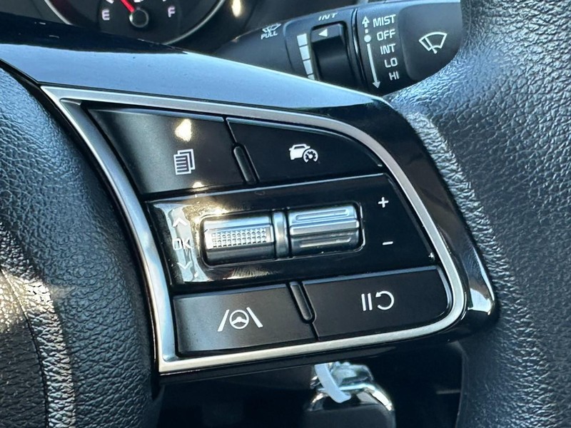 Kia Forte Vehicle Full-screen Gallery Image 18