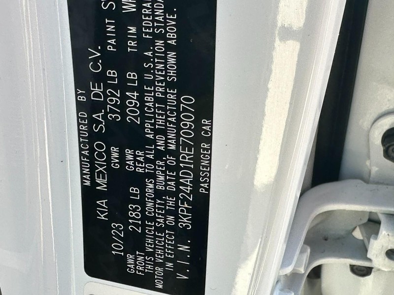 Kia Forte Vehicle Full-screen Gallery Image 21