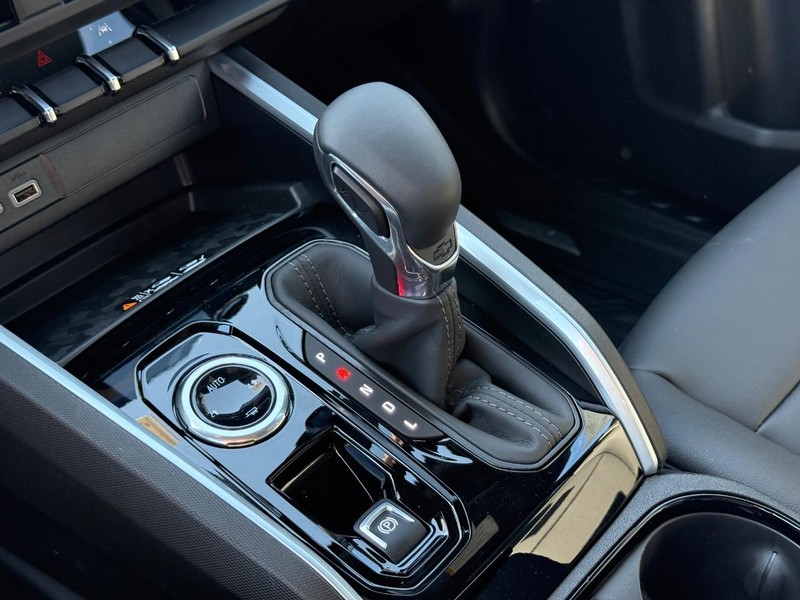 Chevrolet Colorado Vehicle Full-screen Gallery Image 13