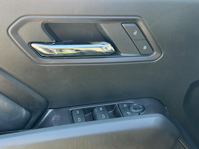 Chevrolet Colorado Vehicle Full-screen Gallery Image 15