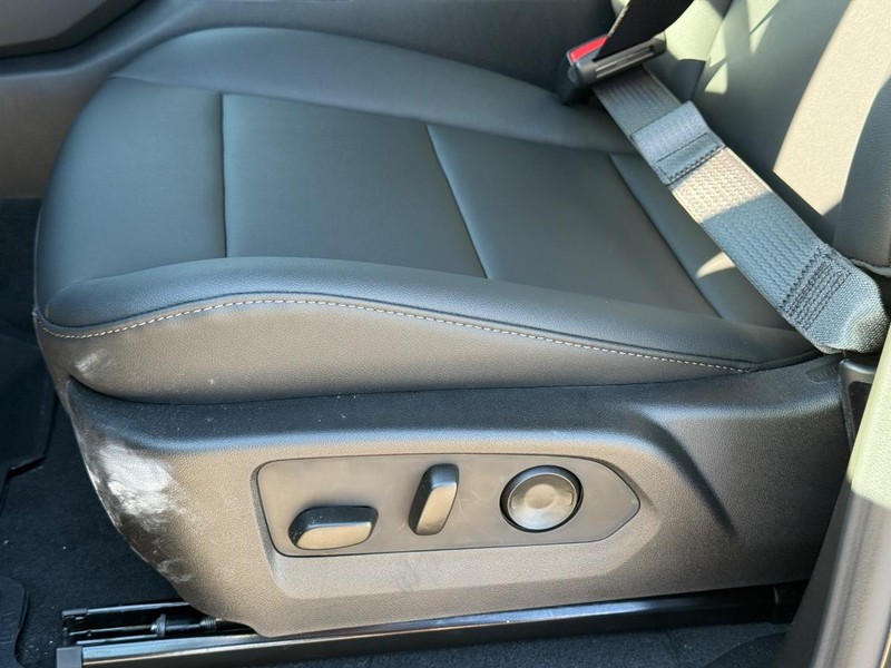 Chevrolet Colorado Vehicle Full-screen Gallery Image 16