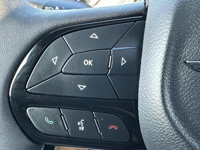 Chrysler Pacifica Vehicle Full-screen Gallery Image 21