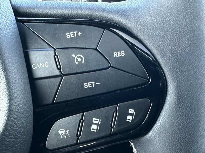 Chrysler Pacifica Vehicle Full-screen Gallery Image 22