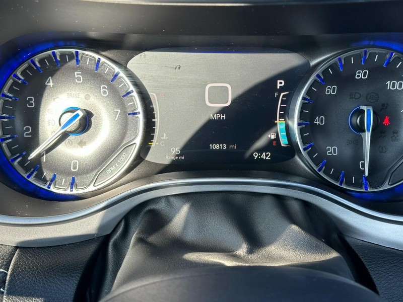 Chrysler Pacifica Vehicle Full-screen Gallery Image 23