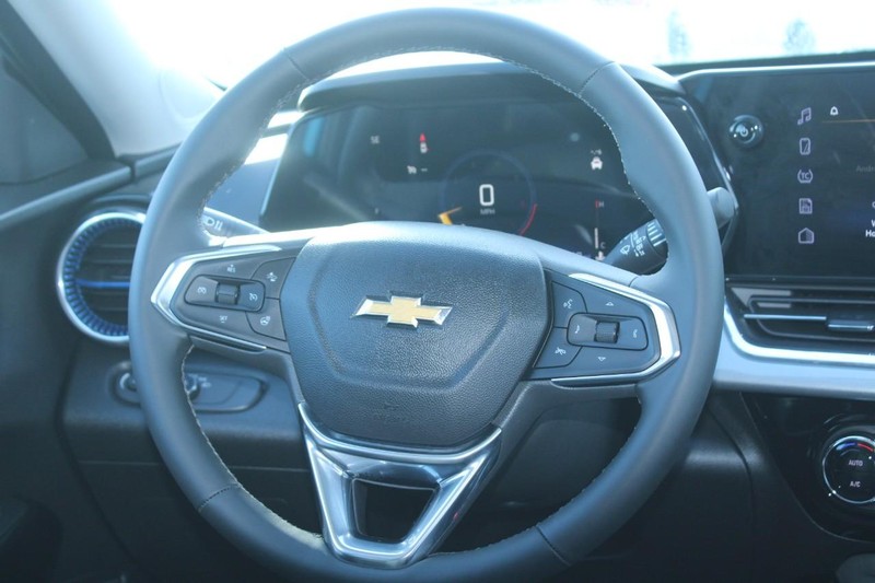 Chevrolet Trax Vehicle Full-screen Gallery Image 11