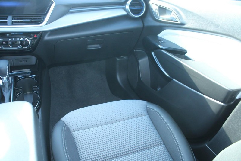 Chevrolet Trax Vehicle Full-screen Gallery Image 13