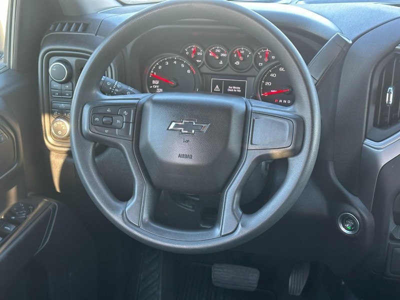 Chevrolet Silverado 1500 Vehicle Full-screen Gallery Image 12