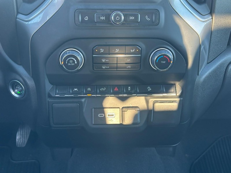 Chevrolet Silverado 1500 Vehicle Full-screen Gallery Image 14