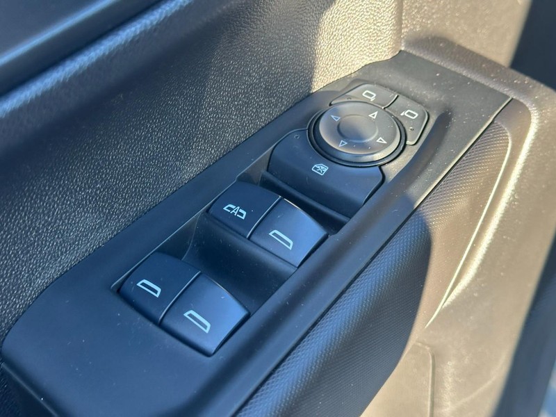 Chevrolet Silverado 1500 Vehicle Full-screen Gallery Image 16