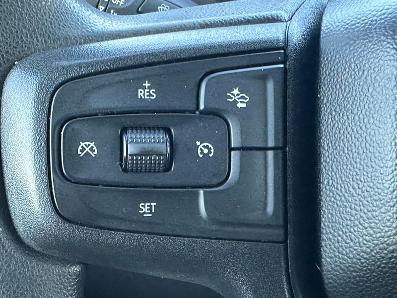 Chevrolet Silverado 1500 Vehicle Full-screen Gallery Image 18