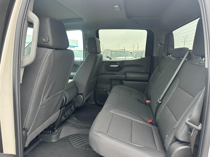 Chevrolet Silverado 1500 Vehicle Full-screen Gallery Image 4