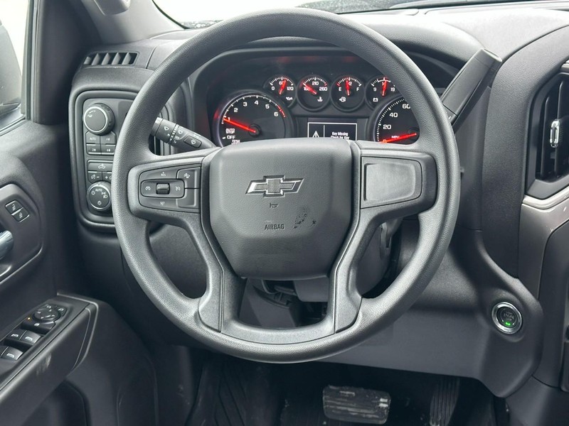 Chevrolet Silverado 1500 Vehicle Full-screen Gallery Image 6