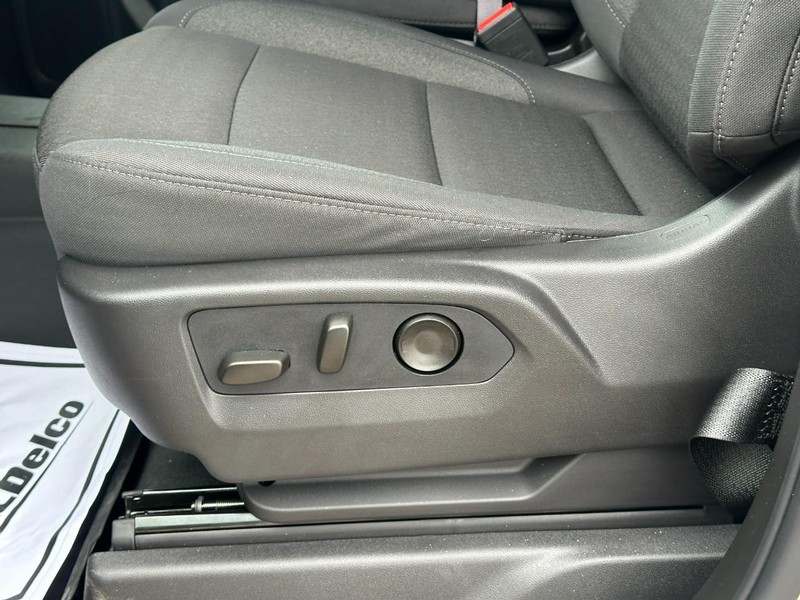 Chevrolet Silverado 1500 Vehicle Full-screen Gallery Image 10