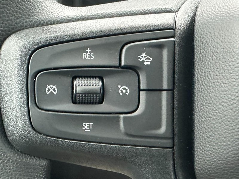 Chevrolet Silverado 1500 Vehicle Full-screen Gallery Image 11