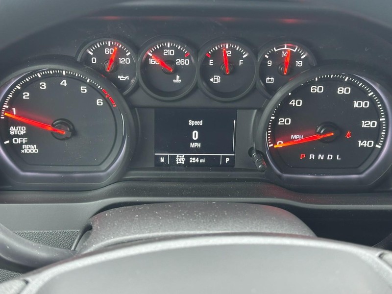 Chevrolet Silverado 1500 Vehicle Full-screen Gallery Image 12