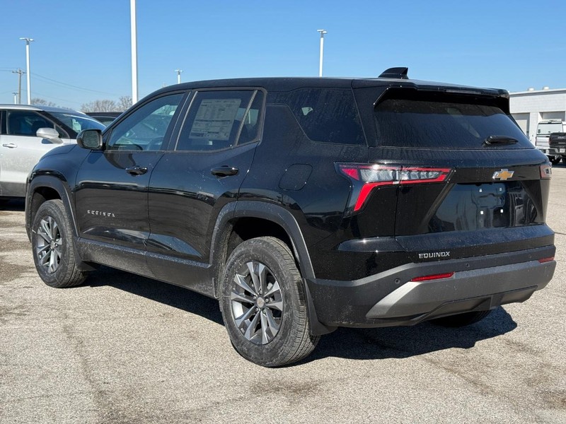 Chevrolet Equinox Vehicle Full-screen Gallery Image 3