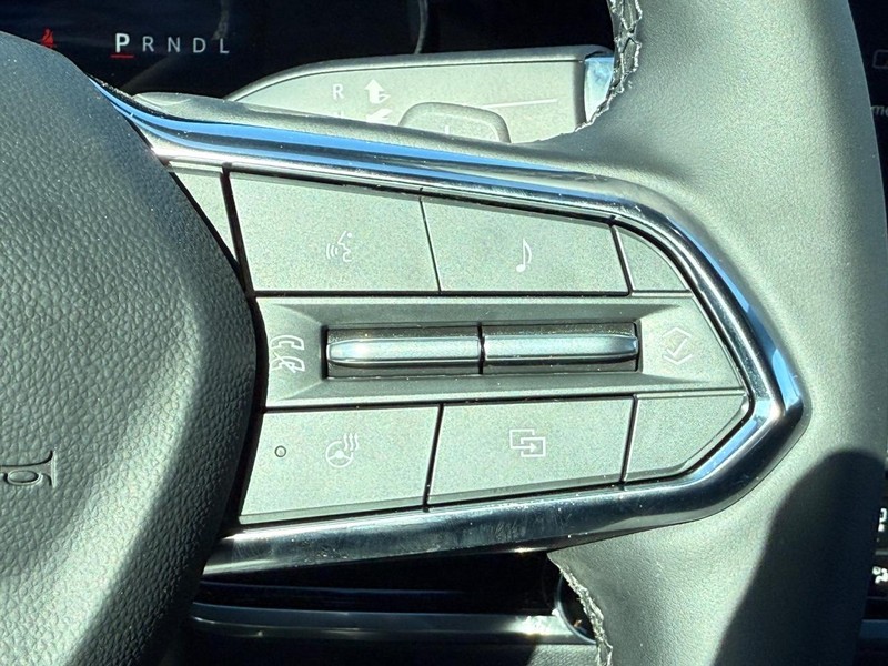 Chevrolet Equinox Vehicle Full-screen Gallery Image 9