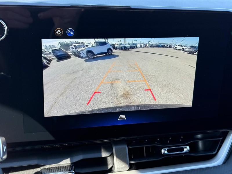 Chevrolet Equinox Vehicle Full-screen Gallery Image 11