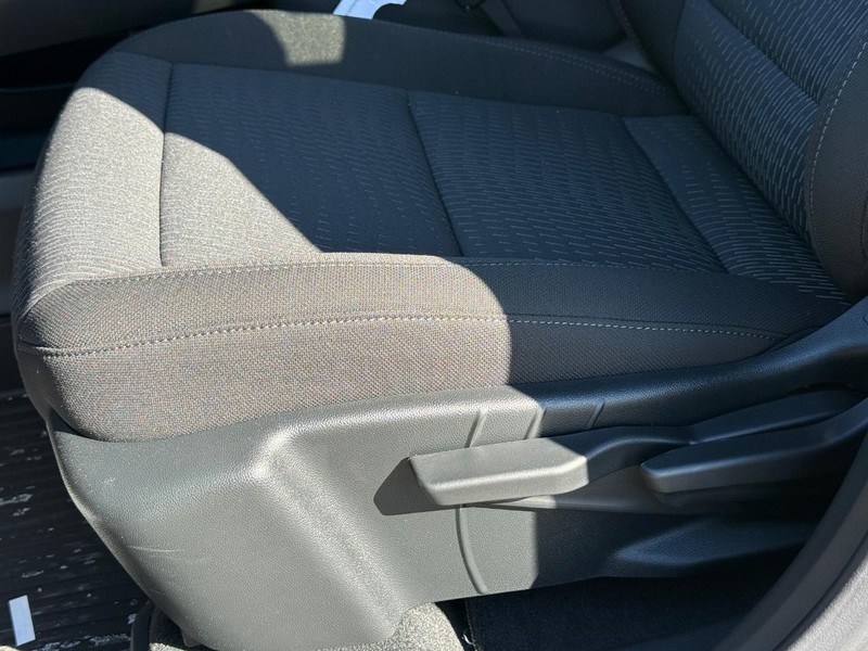 Chevrolet Equinox Vehicle Full-screen Gallery Image 16