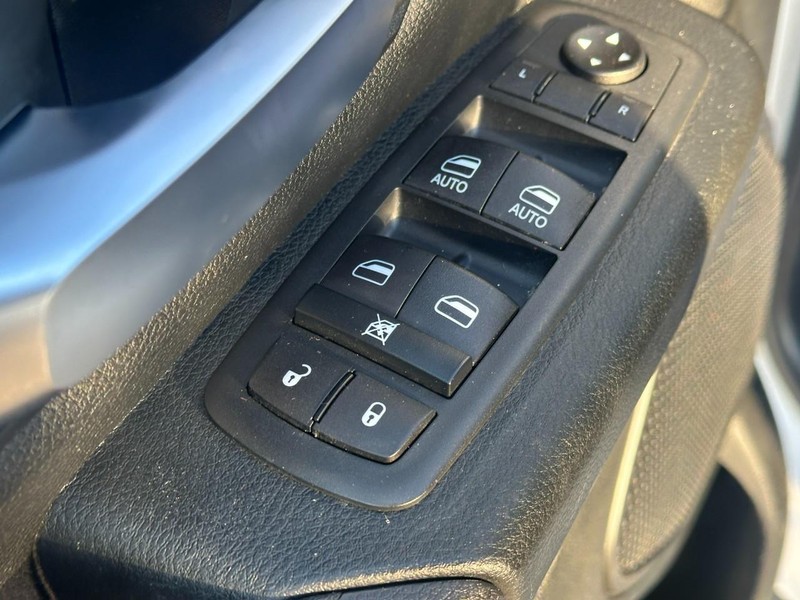 Ram 1500 Vehicle Full-screen Gallery Image 16