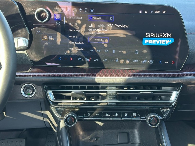 Chevrolet Traverse Vehicle Full-screen Gallery Image 16