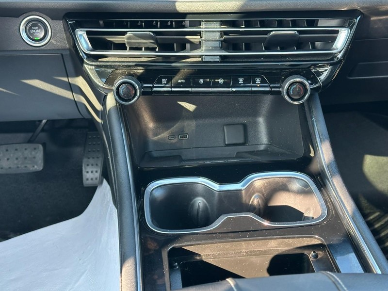 Chevrolet Traverse Vehicle Full-screen Gallery Image 17