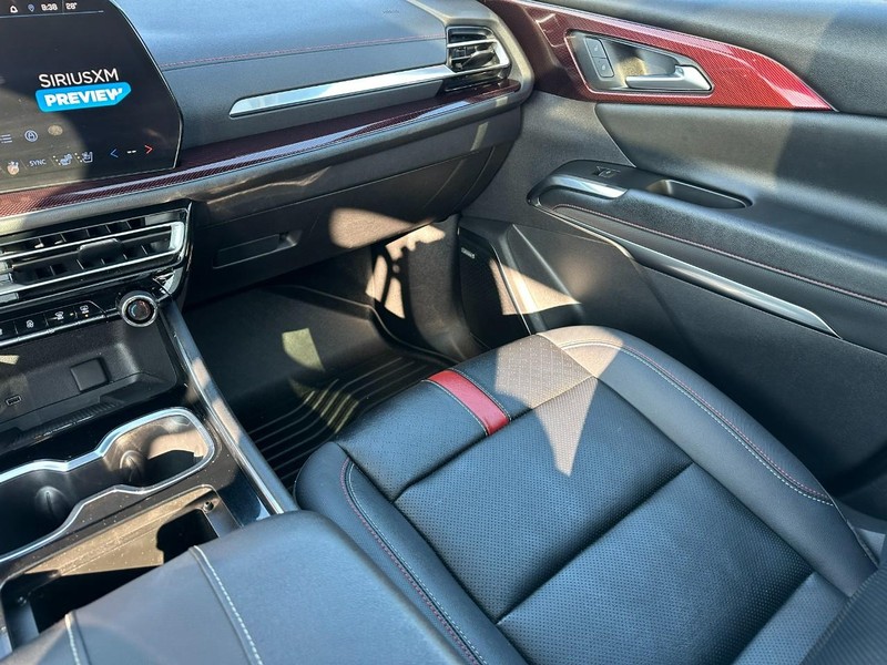 Chevrolet Traverse Vehicle Full-screen Gallery Image 18