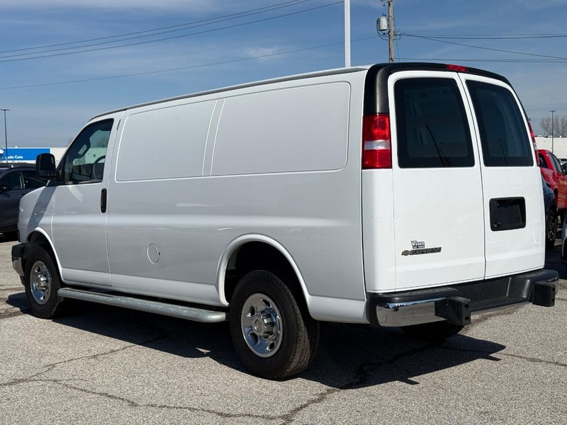 Chevrolet Express Cargo Van Vehicle Full-screen Gallery Image 3