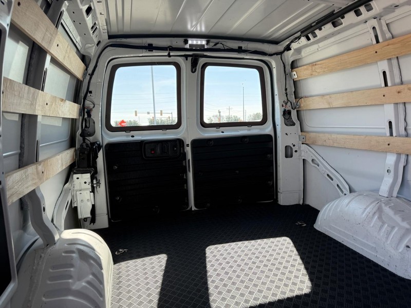 Chevrolet Express Cargo Van Vehicle Full-screen Gallery Image 11