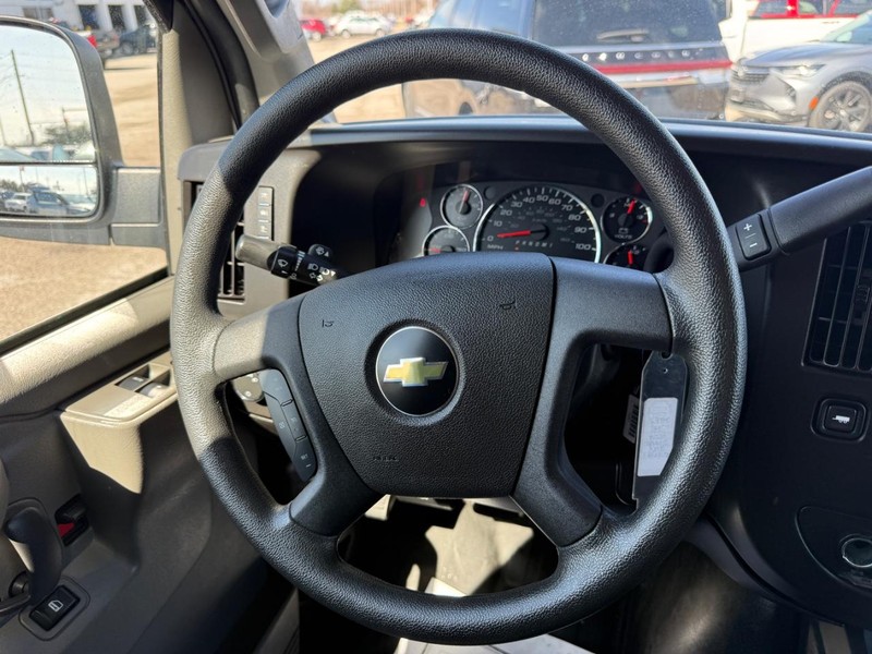Chevrolet Express Cargo Van Vehicle Full-screen Gallery Image 13