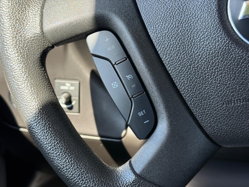 Chevrolet Express Cargo Van Vehicle Full-screen Gallery Image 14