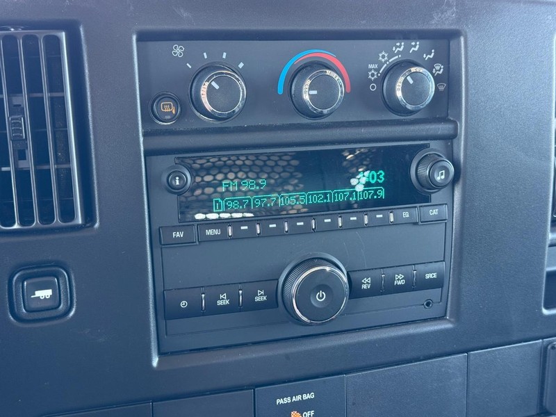 Chevrolet Express Cargo Van Vehicle Full-screen Gallery Image 15