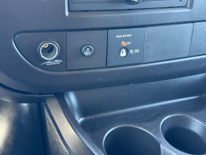 Chevrolet Express Cargo Van Vehicle Full-screen Gallery Image 17