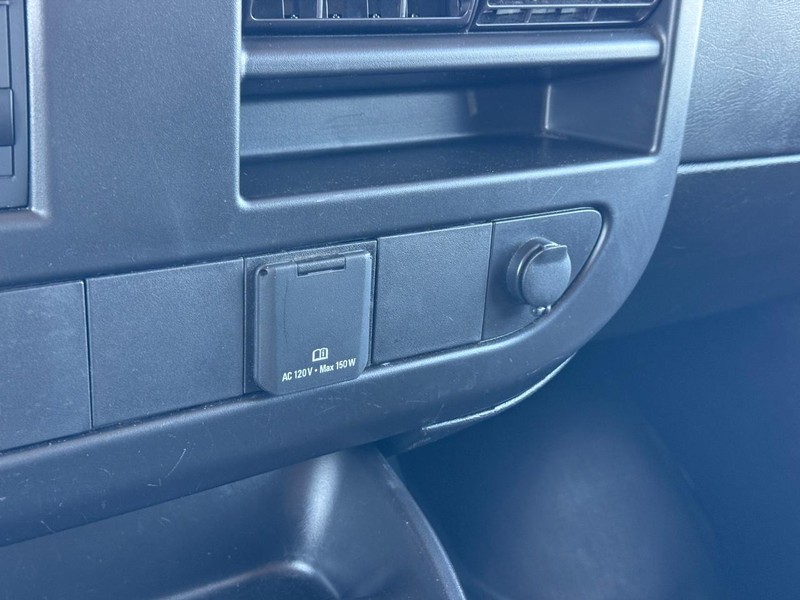 Chevrolet Express Cargo Van Vehicle Full-screen Gallery Image 18