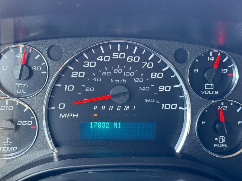 Chevrolet Express Cargo Van Vehicle Full-screen Gallery Image 21