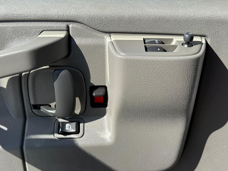 Chevrolet Express Cargo Van Vehicle Full-screen Gallery Image 22