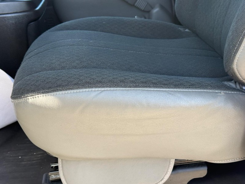 Chevrolet Express Cargo Van Vehicle Full-screen Gallery Image 23