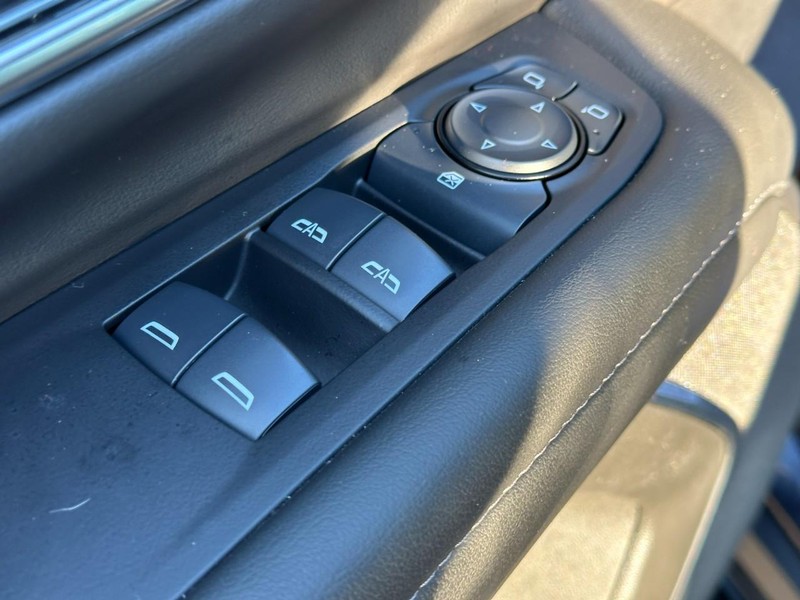 Chevrolet Tahoe Vehicle Full-screen Gallery Image 16