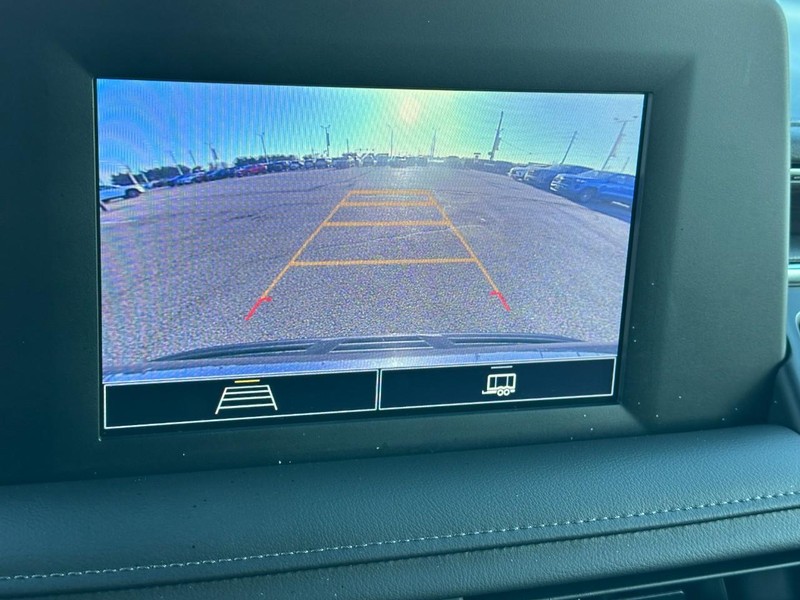 Chevrolet Tahoe Vehicle Full-screen Gallery Image 21