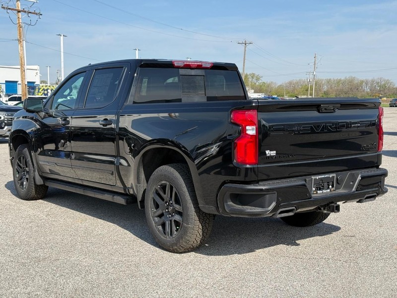 Chevrolet Silverado 1500 Vehicle Full-screen Gallery Image 3