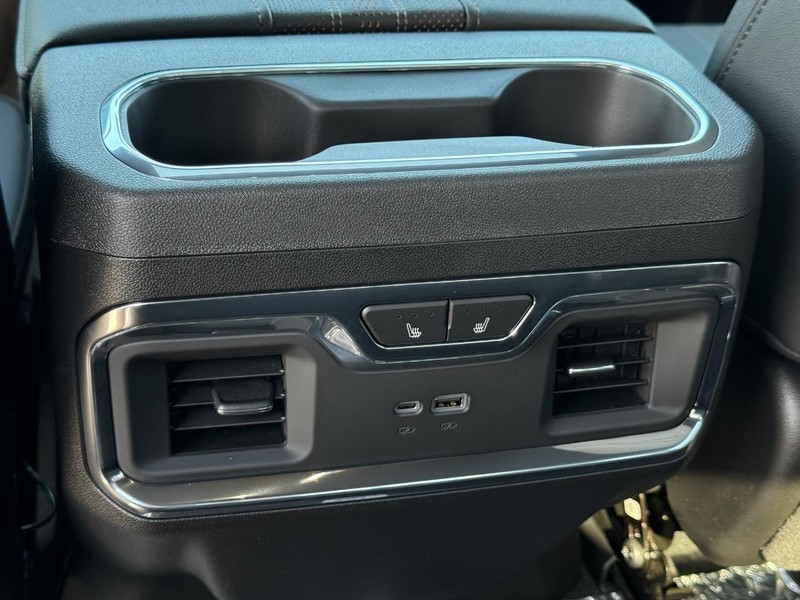 Chevrolet Silverado 1500 Vehicle Full-screen Gallery Image 7