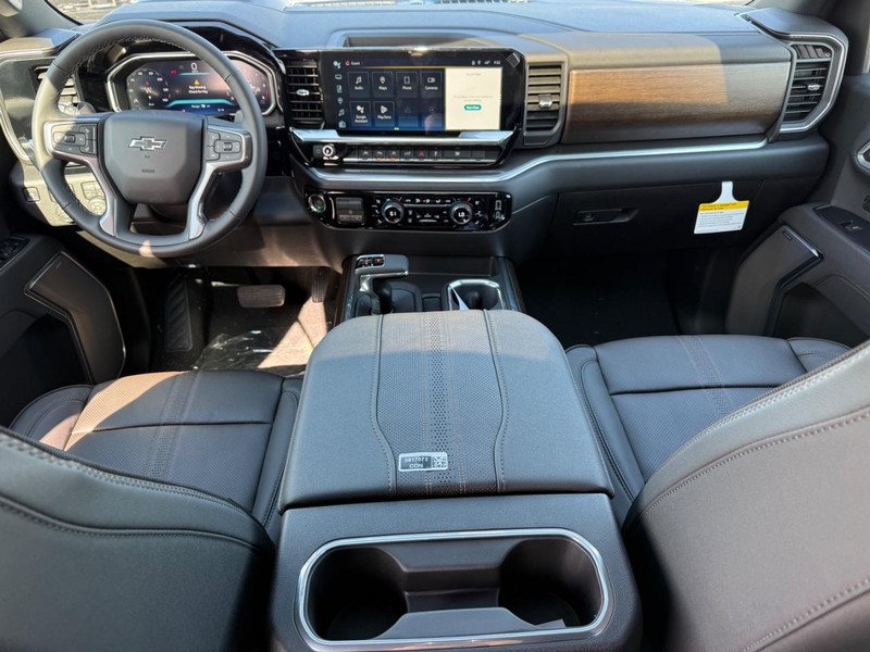 Chevrolet Silverado 1500 Vehicle Full-screen Gallery Image 8